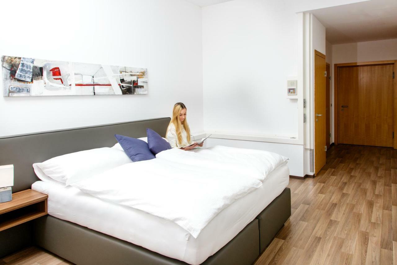 Health Vital Comfort Guestrooms Вельс Экстерьер фото